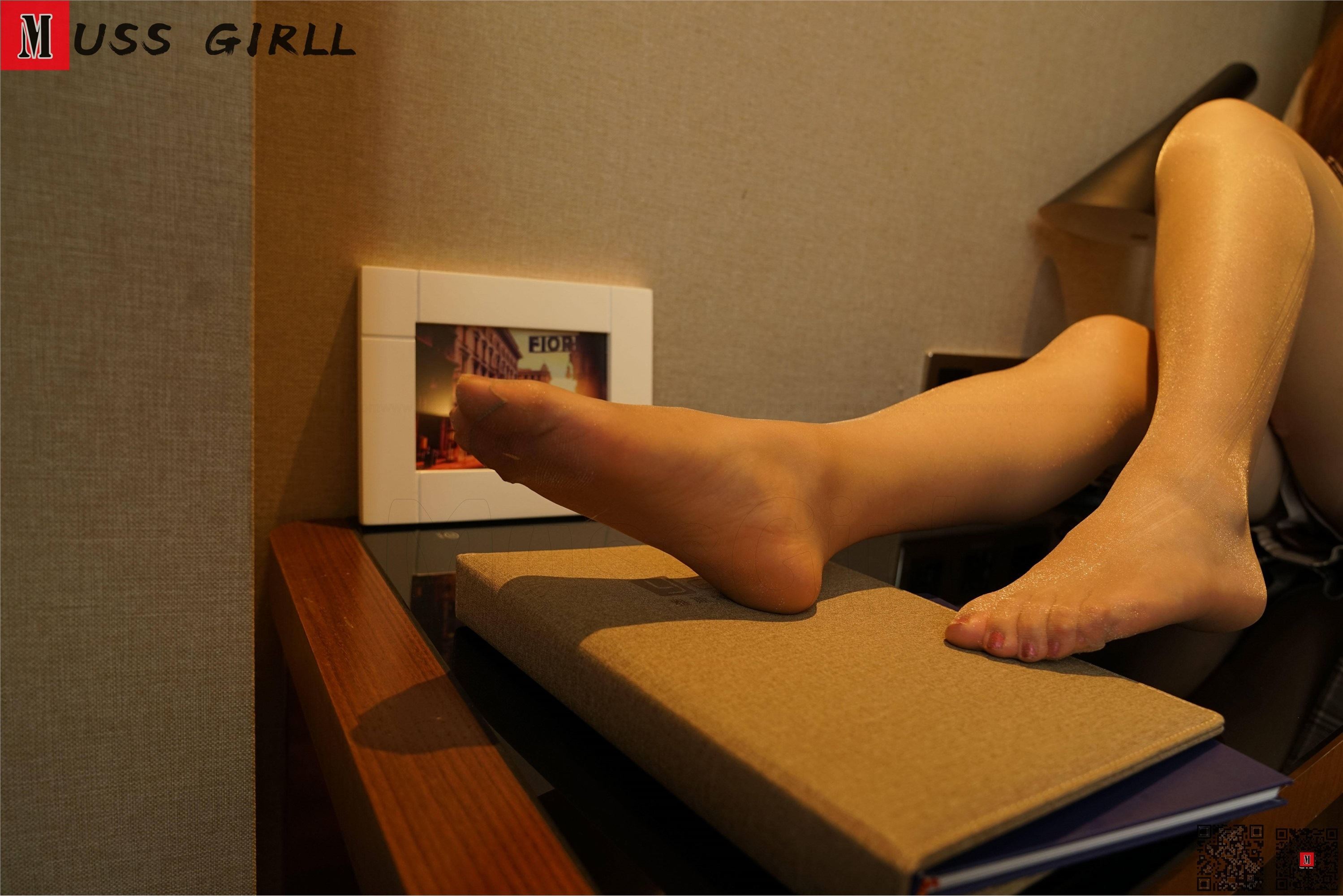 MussGirl慕丝女郎  NO.243-酒店格子裙肉丝